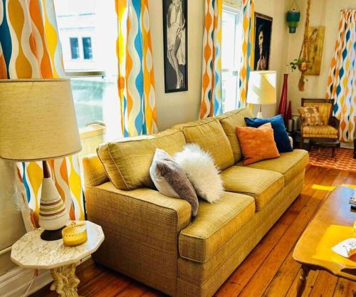 Modern Vintage Downtown Apartment