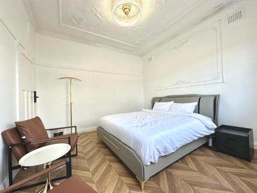 Modern Vintage King and Single Rooms