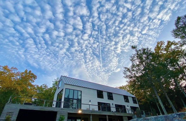 Maison moderne spectaculaire et luxueuse, vue imprenable sur le front de mer