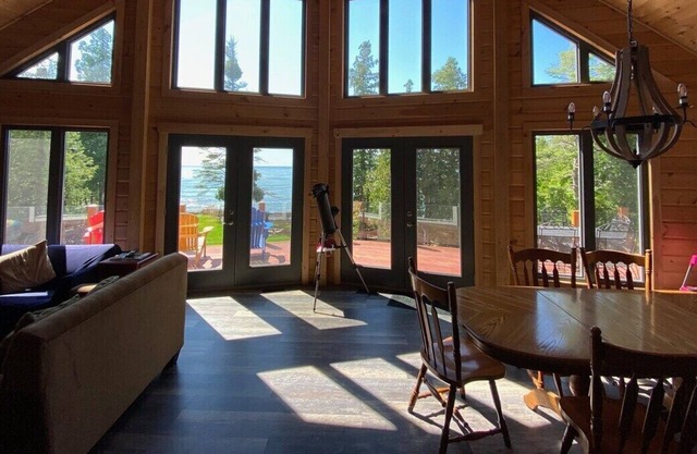 Whiskey Harbour Lakehouse, a Lake Huron Dream 🛶