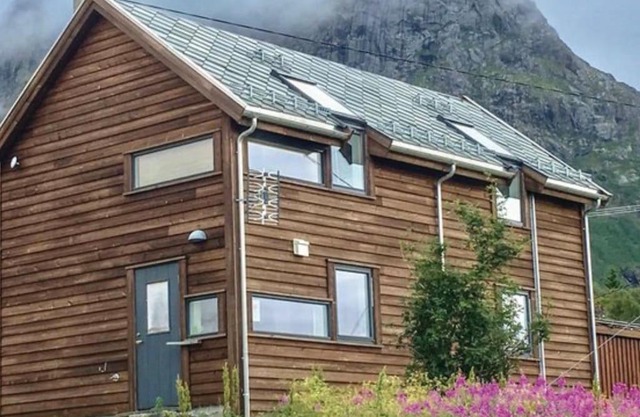 Moderne leilighet med badstue og havutsikt