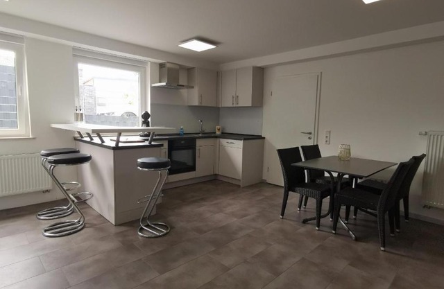 Moderne Wohnung mit Terrasse und eigenem Zugang.