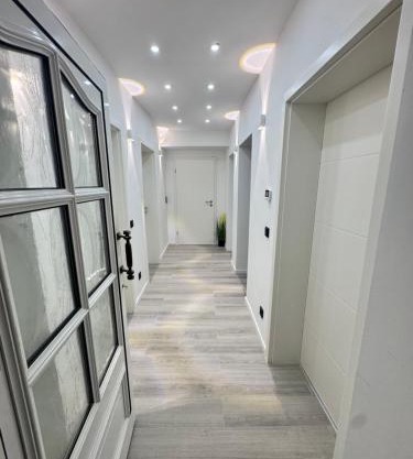 Modernes Haus mit Garten & Privatparkplatz Villa