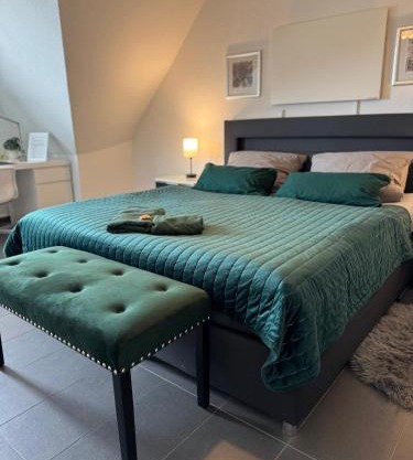 Modernes, zentrales Apartment in Troisdorf, Region Köln Bonn, 3 Etage, maximal für 4 Personen, Parkplatz & Netflix inklusive