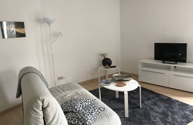 appartement moderne de deux pièces avec terrasse et jardin privés