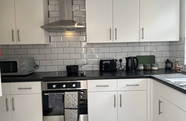 Modernised Central Wigan Townhouse Sleeps up to 6