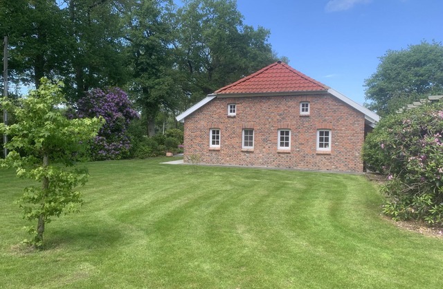 Modernisé ferme près de Oldenburg avec un beau jardin à la campagne