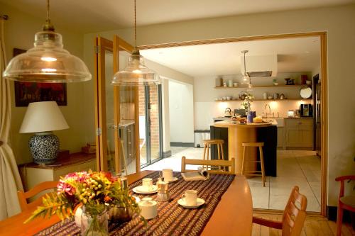 Modernised seven bedroom country house and garden with hot tub