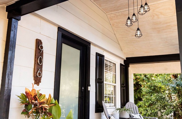Modernized 2BR Historic Home w/ King bed