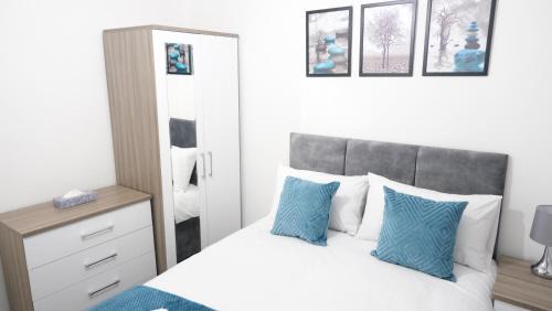 Modernized Three Bedroom House near City Stadium, Attractions, City Centre - Sky n Netflix - Convenient Transport