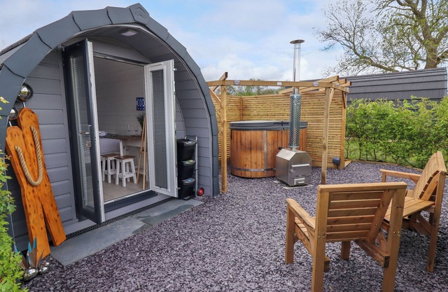 MOEL FAMAU, romantic, country holiday cottage in Denbigh