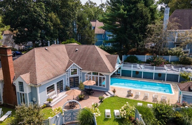 Mohegan Sun & Foxwoods Escape w/ Hot Tub, Pool, Golf, Norwich Spa Onsite!