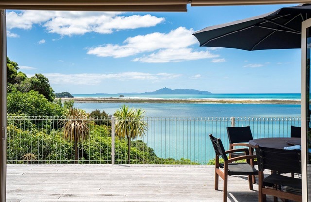 Cottage de trois chambres dans un cadre isolé avec une vue magnifique sur l'estuaire et l'océan.