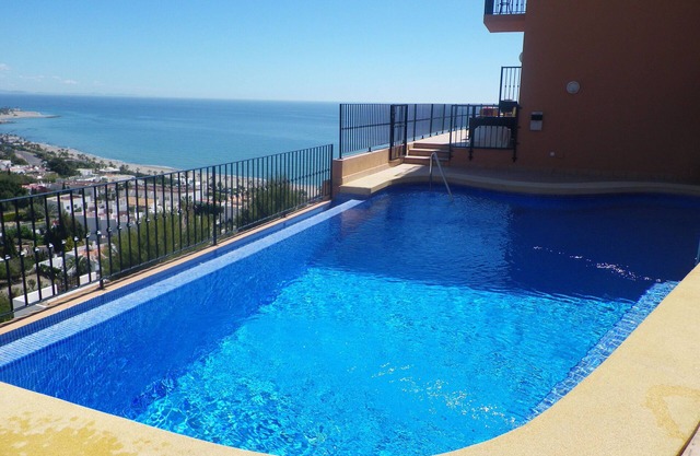 Villa Avec Piscine à débordement privée et spectaculaire mer, montagne et ville Vues