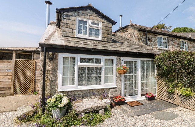 MOLE COTTAGE, pet friendly, character holiday cottage in Upton Cross