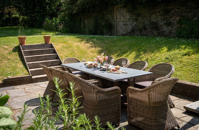 Mole House - a house that sleeps 8 guests in 4 bedrooms