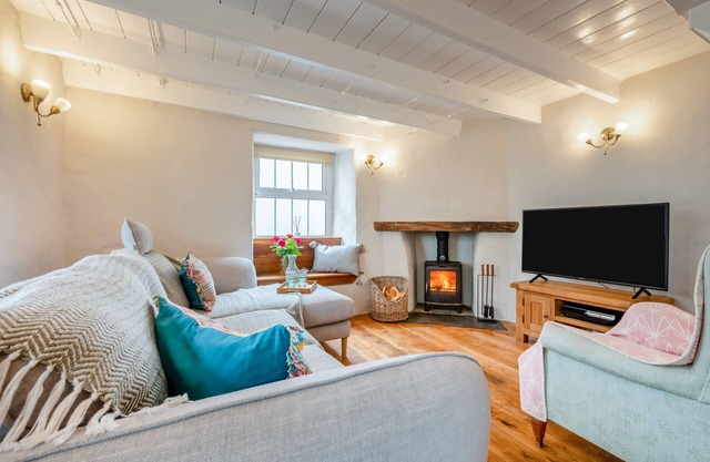 Molesworth Cottage - Three Bedroom House, Sleeps 5
