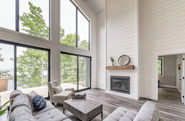 Molly's Vineyard - 4 Season Muskoka Cottage on Three Mile Lake