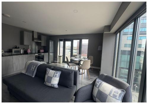 Monarchs Quay Arena Apartments by Happy Days