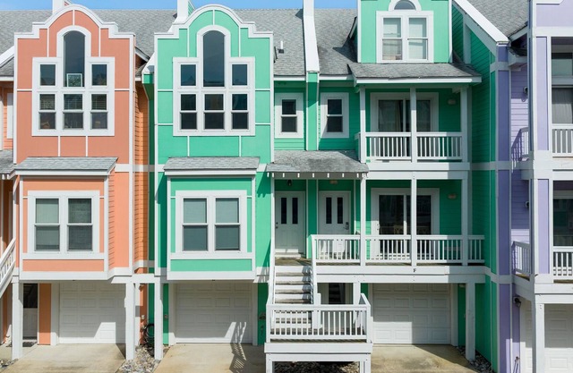Monkey Business: Townhome w/ Community Pool & Lazy River | Dogs Welcome!