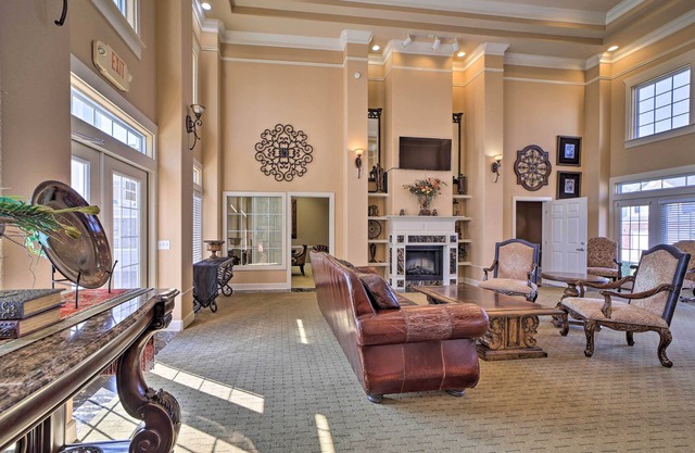 Monkey Island Townhome: Walk to Lake & Dining