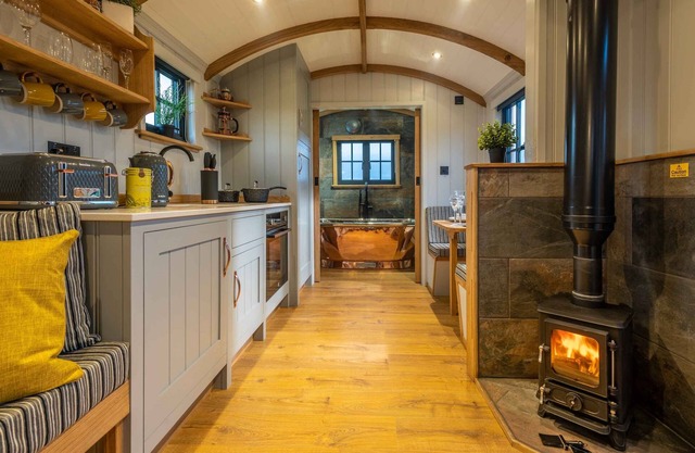Monkwood Shepherd’s Hut: A Luxury Romantic Glamping Retreat