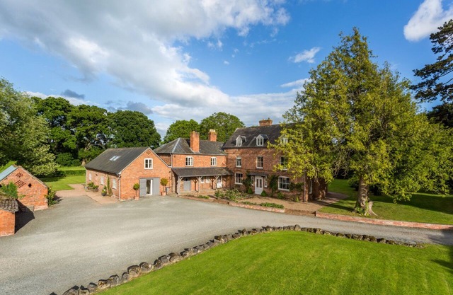 Monnington House & Cottages 12 double beds 12 baths - great for large groups