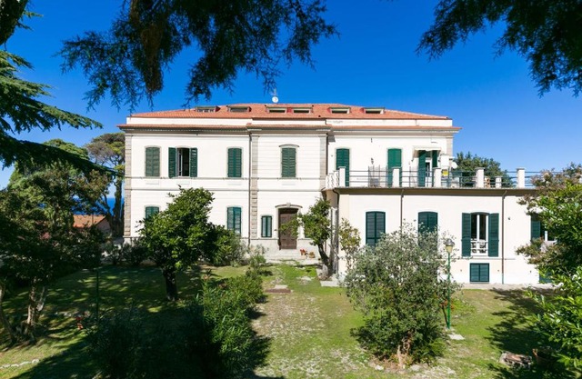 mono Patrizia