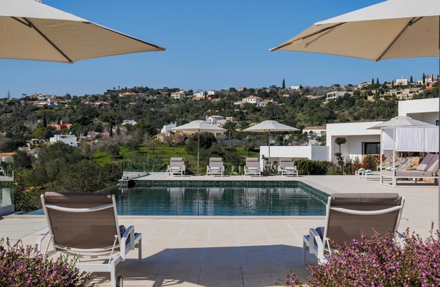 Monte Sobradinho, villa avec vues sur la côte, piscine, jacuzzi, 9 chambres.