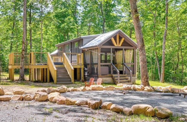 Monteagle Cabin w/ Swim Spa, Sauna & Fire Pit!