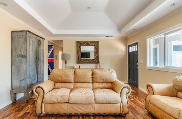 Montecito Beach Cottage. Walk to restaurants.