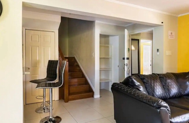 Montego Bay Three-Bedroom Townhouse Near Beach With Pool & Free Airport Shuttle