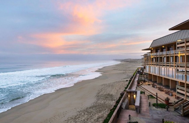 Monterey Awaits! Pool, Direct Beach Access, Free Parking and Pets Allowed!
