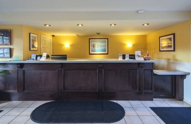 Monterey Bay Lodge