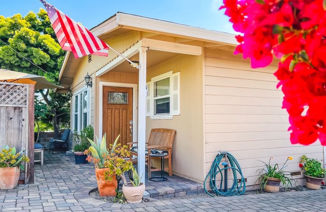 Monterey Co. Bungalow Near the Ocean - 2 Free Aquarium Passes Included!