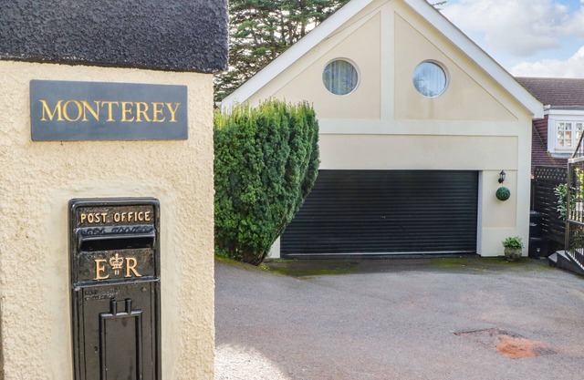 MONTEREY MEWS, family friendly, character holiday cottage in Torquay