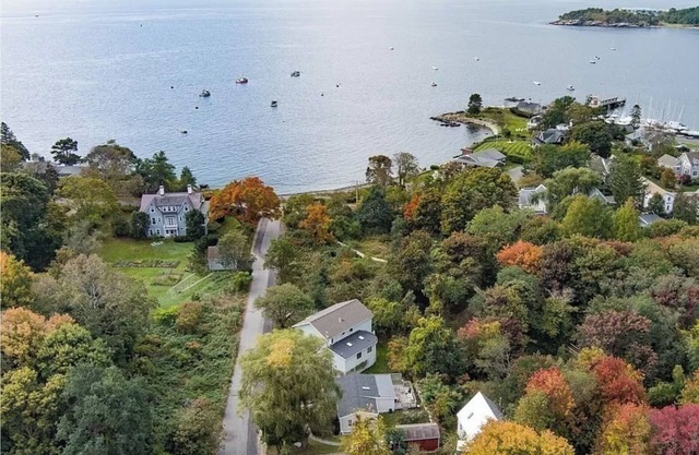 Nahant cottage within walking distance to beaches (dog friendly)