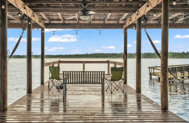 Rustic 1940s Lakefront Fishing Cottage w/ Dock, Canoe & Stunning Views – Perfect Old Florida Escape!