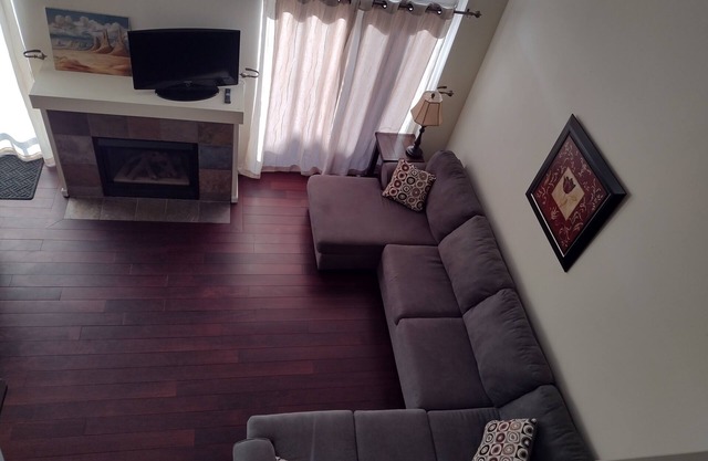 Comfy Townhome between Town and Mountain - Pet Friendly - Monthly Rental