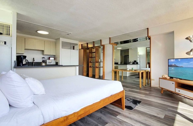 Monthly Discovery Bay 2515 Studio City/Waikiki/Mountain Views Queen Bed