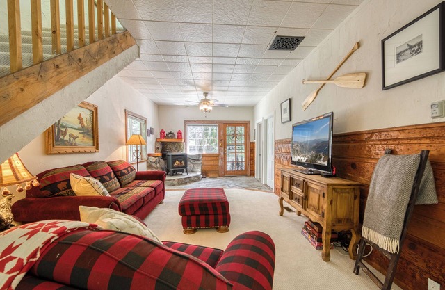 MONTHLY LEASE - Chickadee Cabin by Tahoe Getaways - West Shore, Pet Friendly!