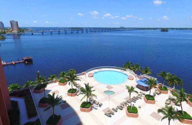 Monthly Luxury Waterfront Loft Condo