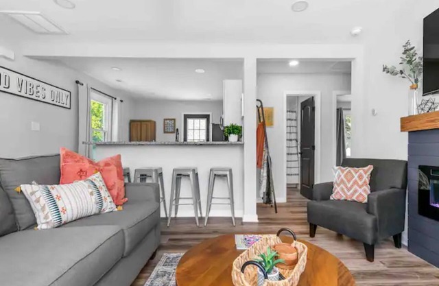 *Monthly* Renovated 2br Mod Boho Chic SMART HOME