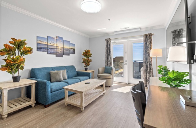 MONTHLY RENTAL - Gorgeous 2 Bedroom Oceanview Condo + Access to Amenities