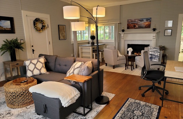 Monthly Rental - Great for extended stays Close to Downtown & Attractions