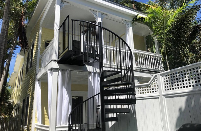 MONTHLY RENTAL, Old Town, Duplex, private yard, 2 BR/2 BA