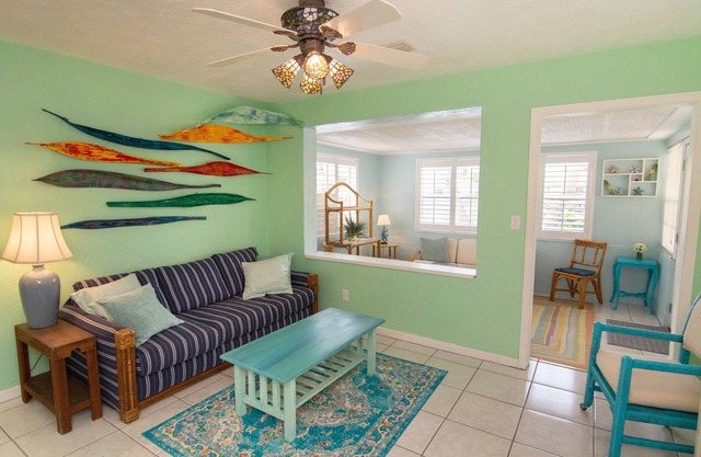 Monthly specialsThe Mermaid House - Pet Friendly.HotTub Walk to beach!