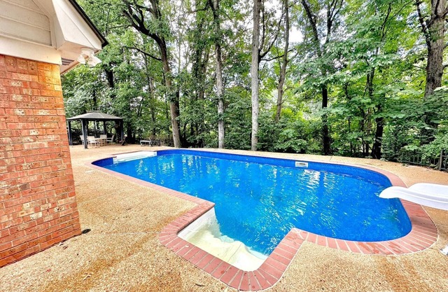 MONTHLY STAYS-Comfortable 4-Bedroom Home with Pool, Near Shelby Park