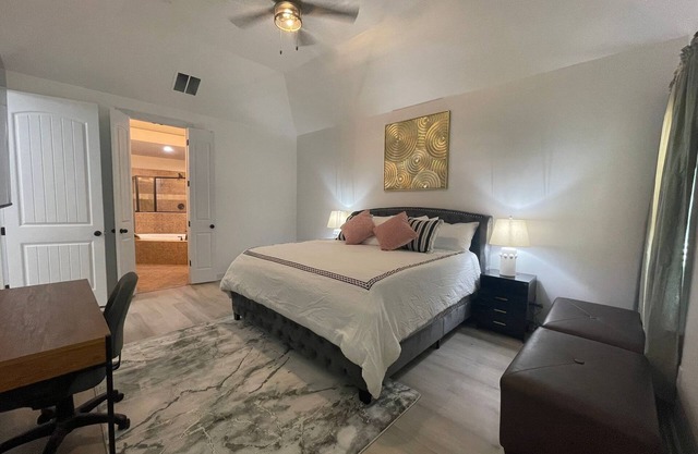 Spacious 5-bedroom house in Cordova with AC and high speed Wi-Fi