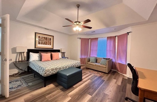 Newly Remodeled Spacious 6 BR Home in East Memphis